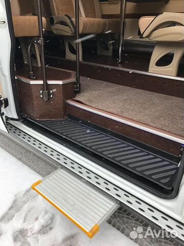 Подножка с электроприводом для микроавтобуса