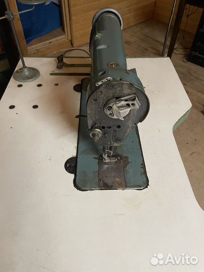 Швейная машина 22 класс со столом и мотором