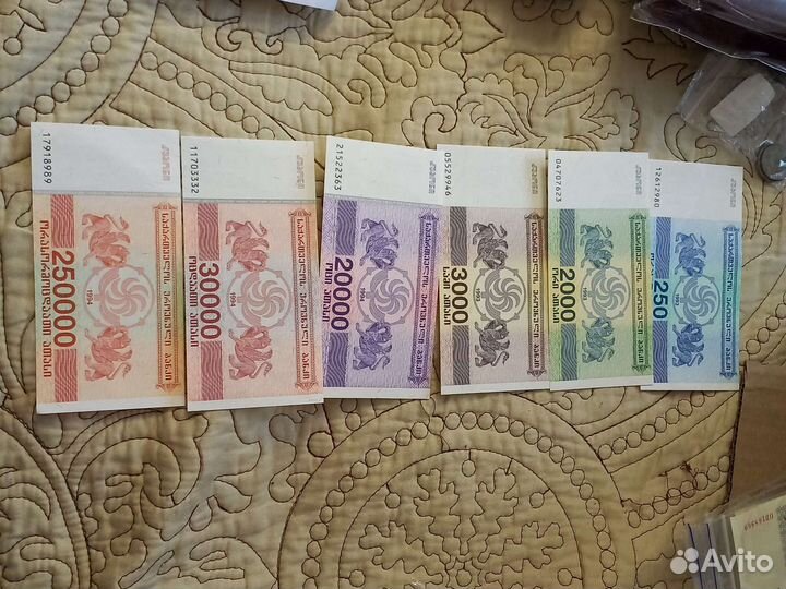 Грузинские лари без обращения