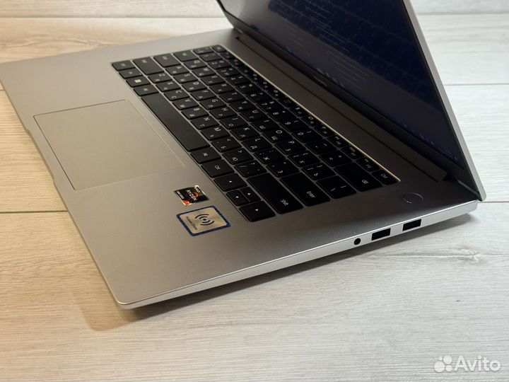 Стильный Huawei Matebook D15 R7 5700u 16/512gb