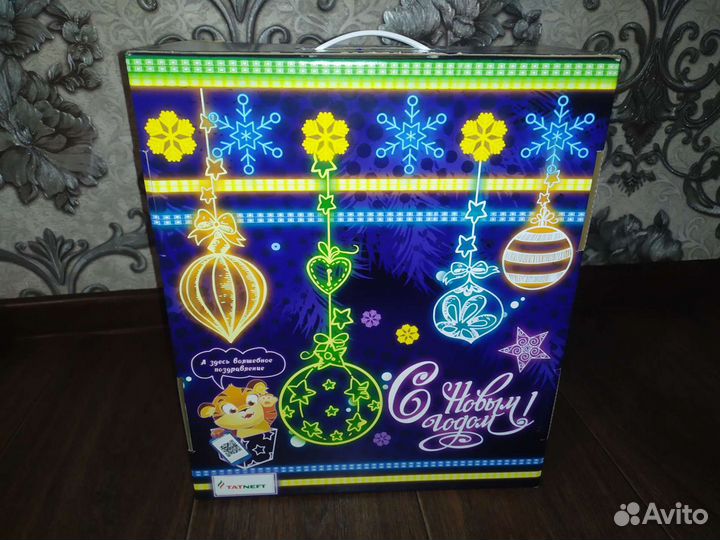 Коробка подарочная новогодняя