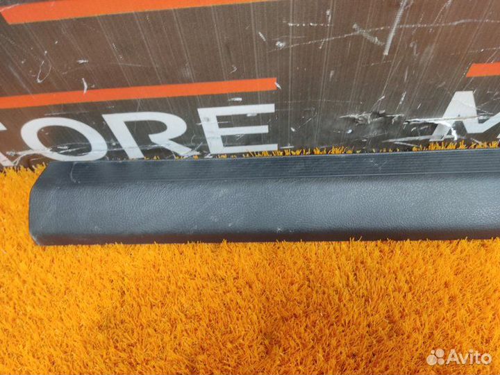 Накладка на порог салона правая Volkswagen Passat