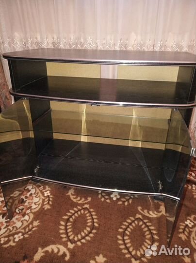 Тумба на колесиках под телевизор