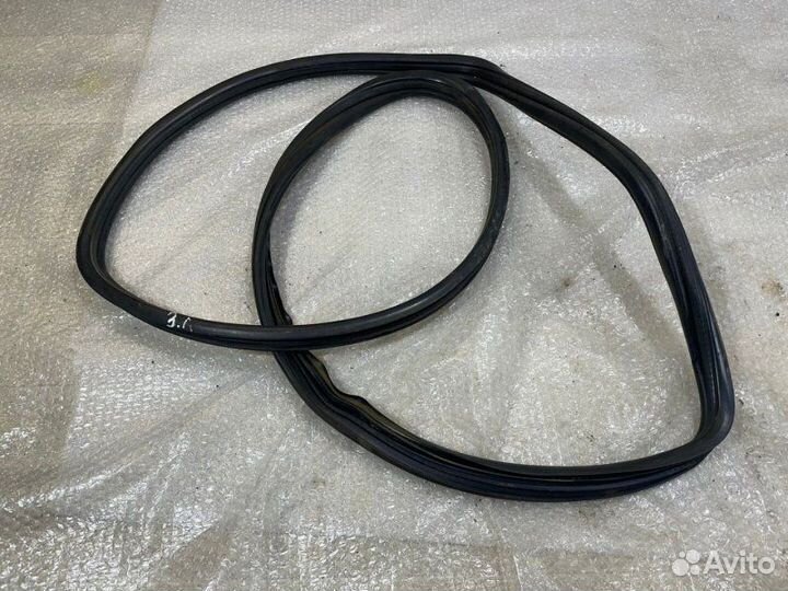 Уплотнитель двери задний левый Chevrolet Niva