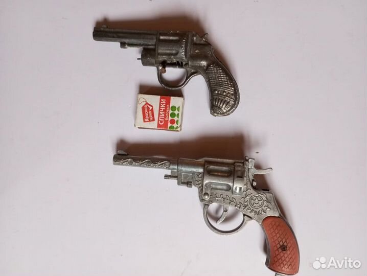 Игрушечный пистолет, револьвер