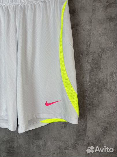 Шорты Nike размер М оригинал