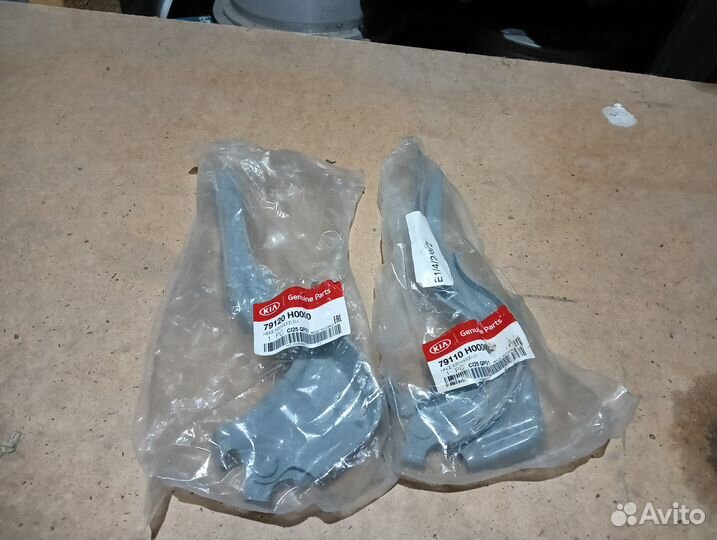 Петля капота передняя правая левая Kia Rio 4 2017