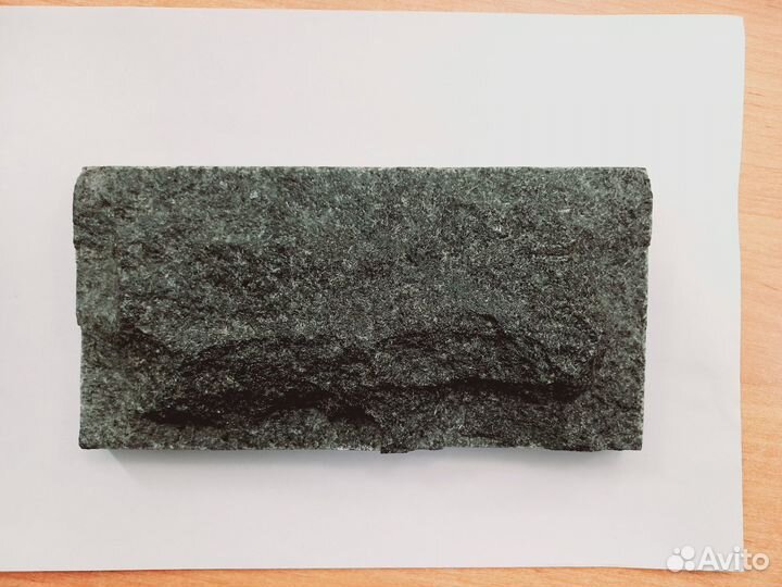 Плитка черная из камня 