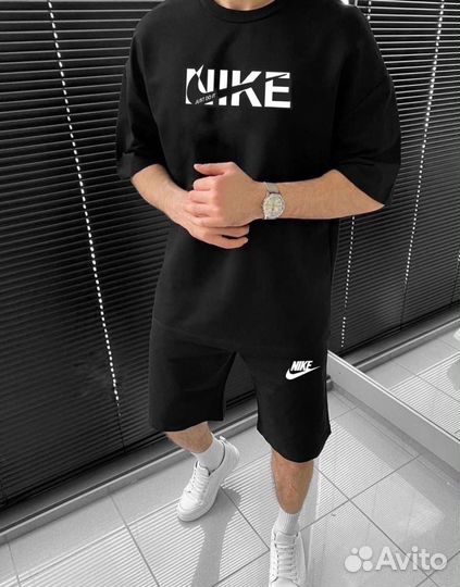 Костюм спортивный Nike с шортами