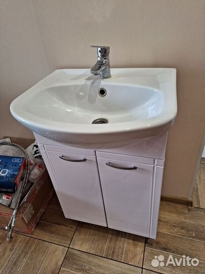 Раковина с тумбой
