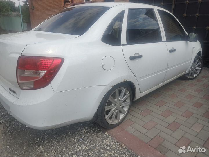 LADA Granta 1.6 МТ, 2013, битый, 135 000 км