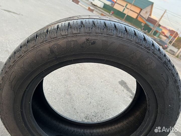 Goodyear EfficientGrip SUV 4x4 225/60 R18