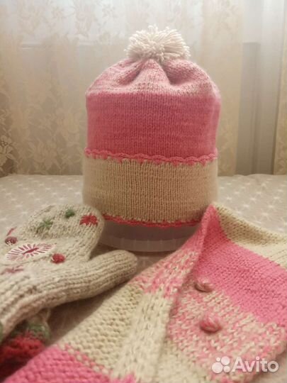 Комплект шапка, шарф варежки новые
