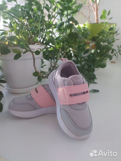 Кроссовки для девочки