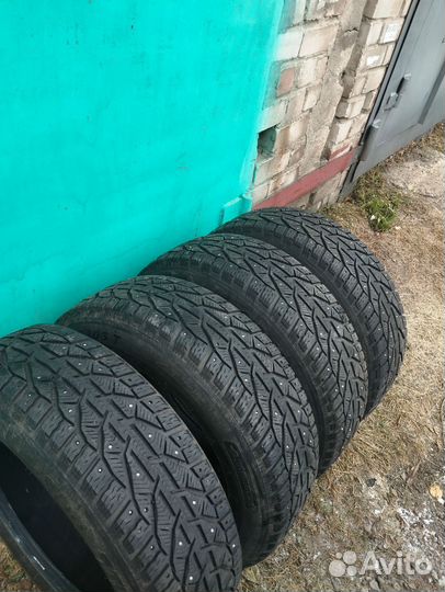 Kormoran SUV Stud 215/65 R17 99