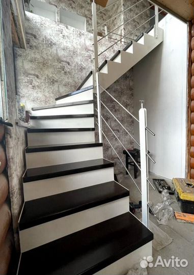 Каркас лестницы из металла