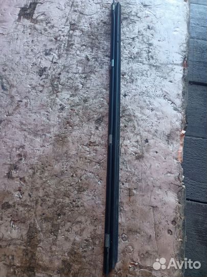 Молдинг стекла двери задний правый Opel Vectra B