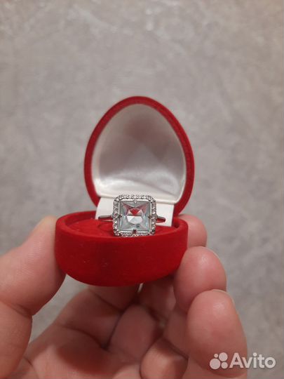 Серебряное кольцо с голубым топазом 20 размера