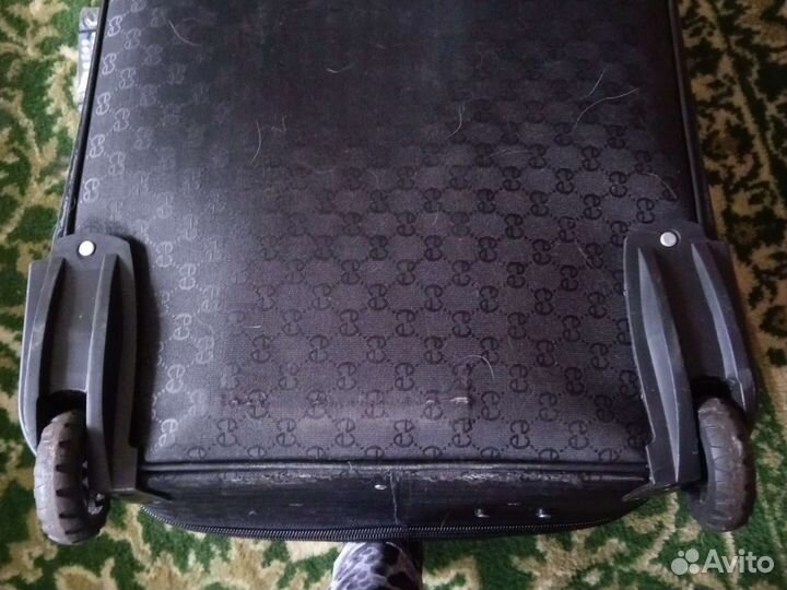 Чемодан на колёсах с ручкой, сумки