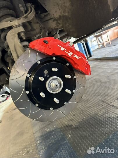 Суппорта brembo 6 поршневые на Dodge Ram Trx