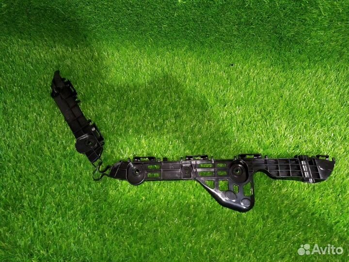 Крепление бампера Toyota Camry