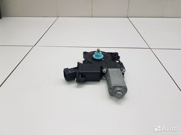 Моторчик стеклоподъемника задний правый