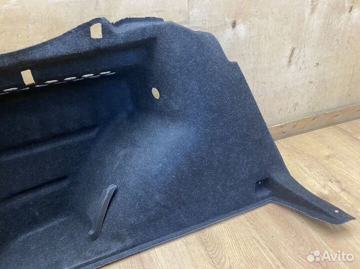 Обшивка багажника левая Skoda Rapid 2013-2020
