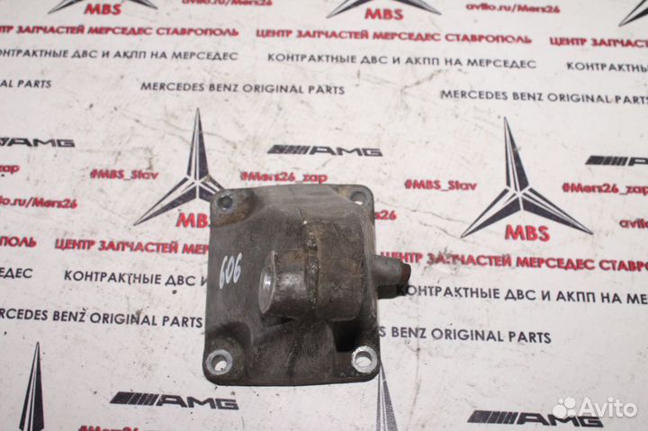 Кронштейн опоры двигателя om606 мерседес