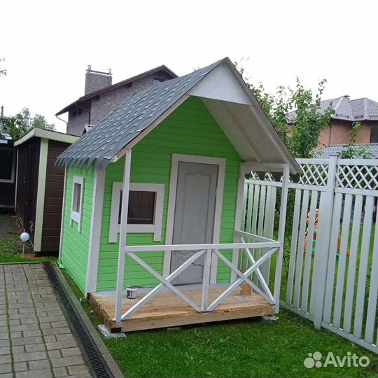Детский игровой домик из дерева для дачи
