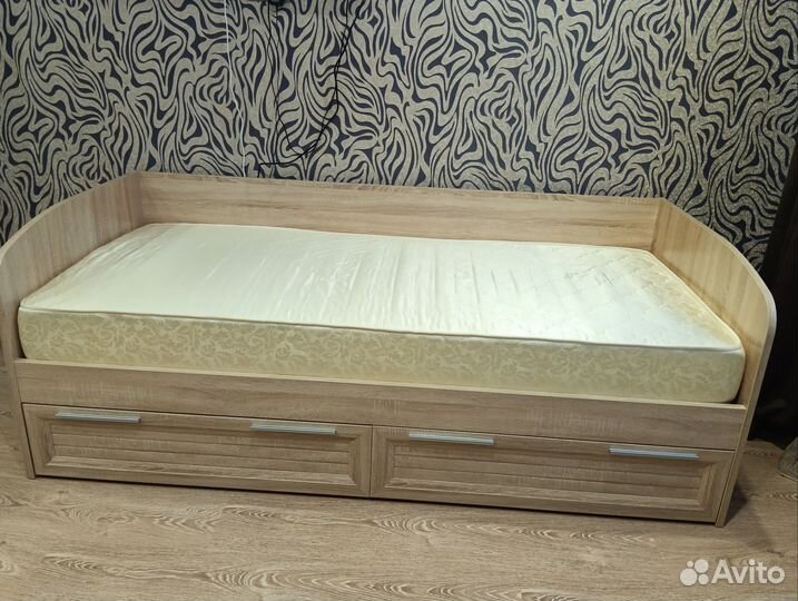 Кровать