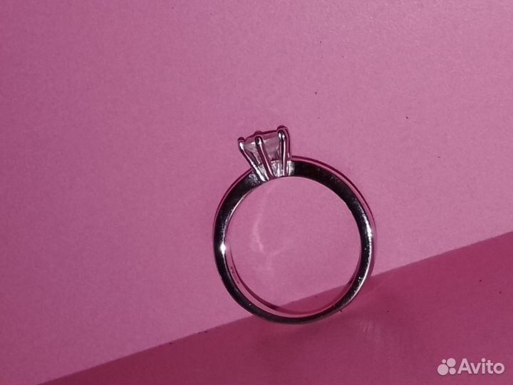 Серебряное кольцо с камнем