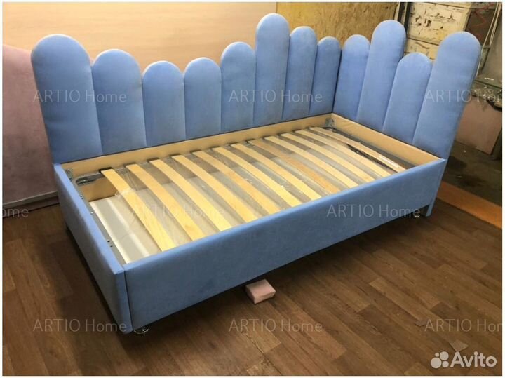 Детская кровать с мягкой спинкой