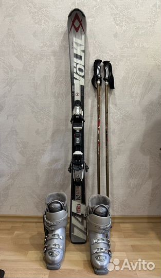 Горные лыжи и ботинки