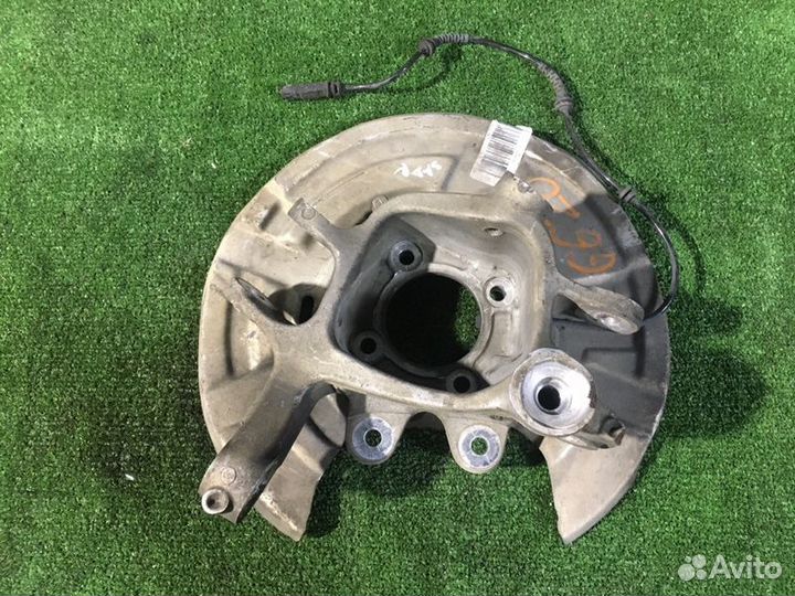 Кулак задний задний правый Bmw 535I F10 N55 2012