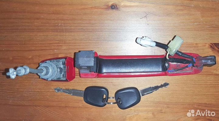 Ручка двери передняя левая с замком Suzuki SX4