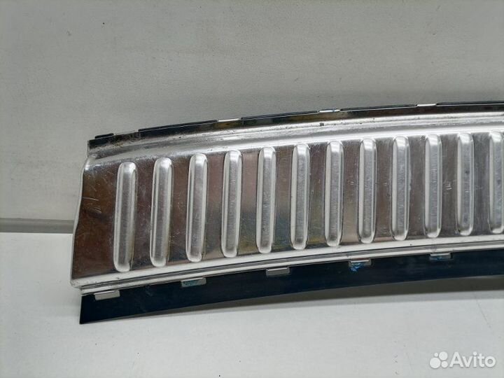 Накладка замка багажника задняя Volkswagen Touareg