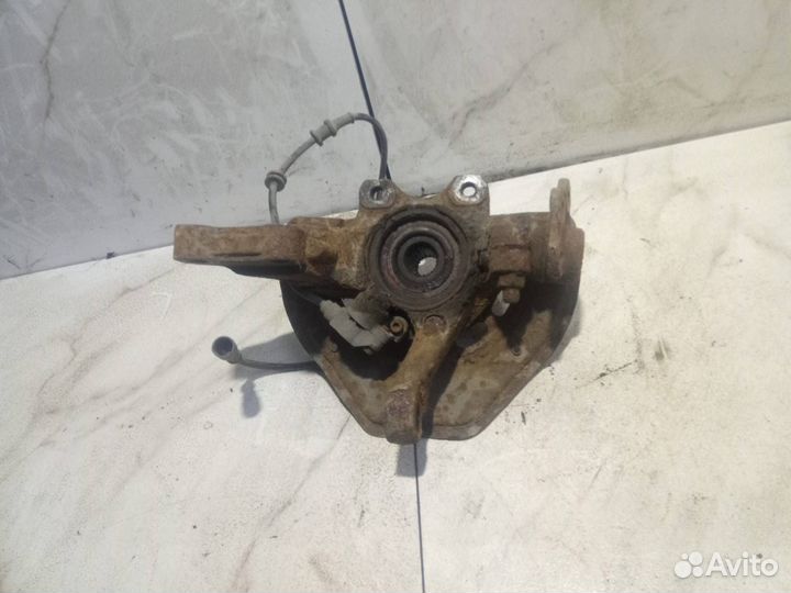 Кулак передний левый Opel Vectra B (1995 - 1999)