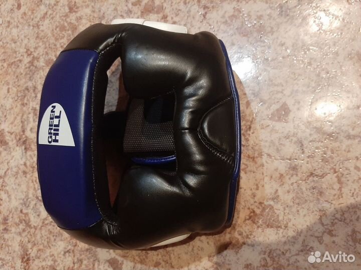 Шлем и перчатки (размер 8) для смешанных единоборс