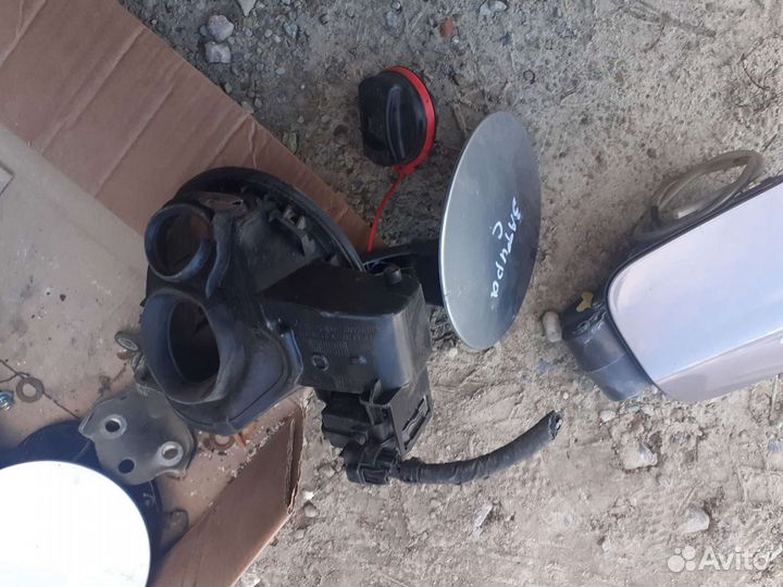 Опель зафира C лючок бензобака