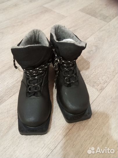 Лыжные ботинки