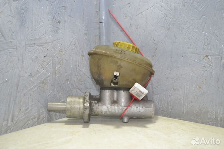 Главный тормозной цилиндр Audi 100