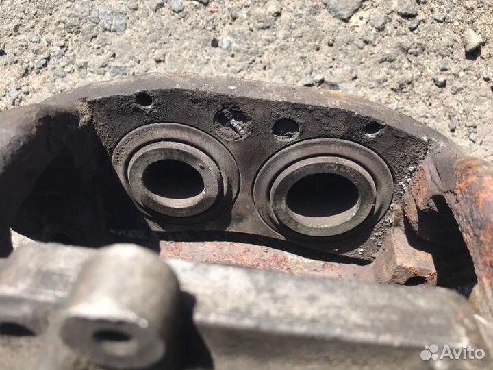 Суппорт тормозной передний правый Mercedes-Benz