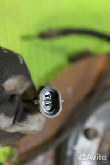 Ступица передняя левая Chevrolet Tahoe GMT400