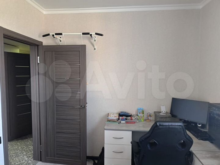 2-к. квартира, 57 м², 1/3 эт.