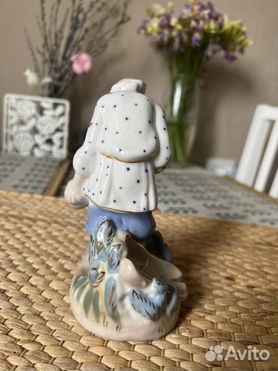 Статуэтка фарфор, Старик и золотая рыбка. Гжель