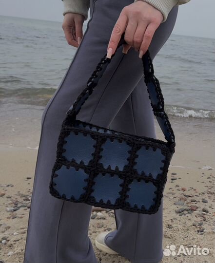 Сумка из кожаный квадратов на плечо