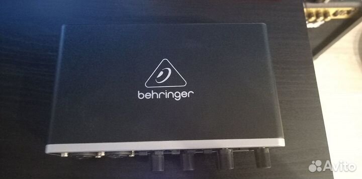 Звуковая карта behringer UMC204HD