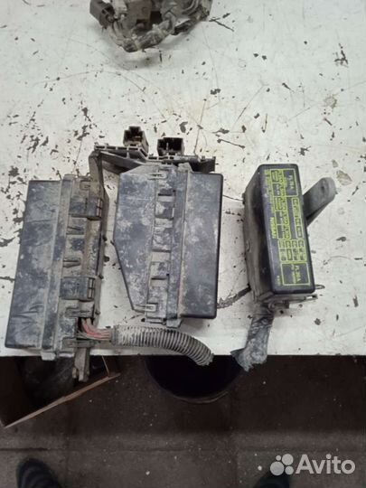 Блок предохранителей Nissan Sunny Ниссан Санни