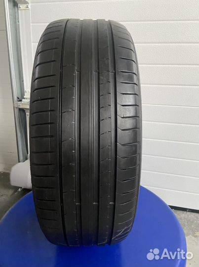 Pirelli P Zero PZ4 235/50 R19 99V