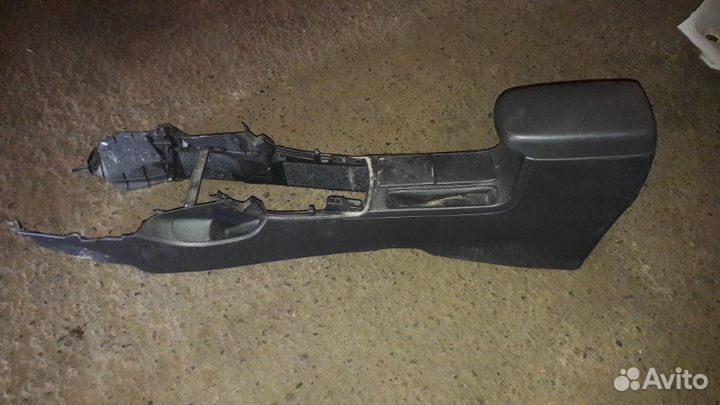 Подлокотник Toyota Corolla 150 1ZR-FE 2008
